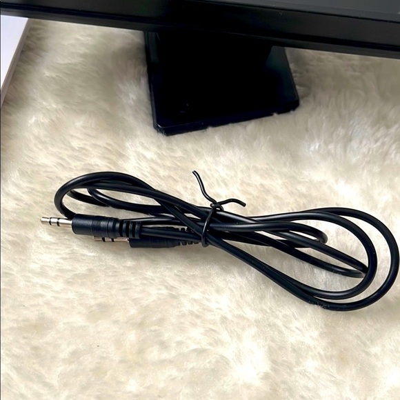 Sleek Black GPS Navigation System - Picture 7 of 14